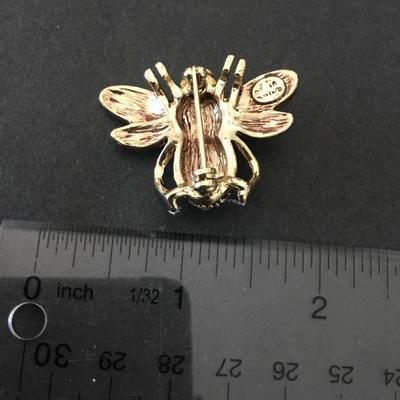 Beautiful vintage, Joan Rivers, Queen bee brooch/pin