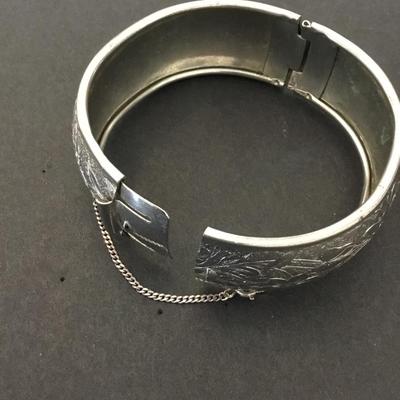 Beautiful vintage floral design hinged bracelet, bangle with safety chain very nice
