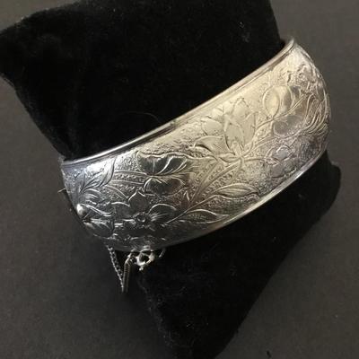 Beautiful vintage floral design hinged bracelet, bangle with safety chain very nice