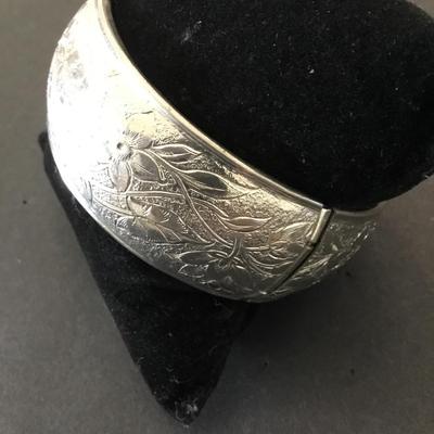 Beautiful vintage floral design hinged bracelet, bangle with safety chain very nice