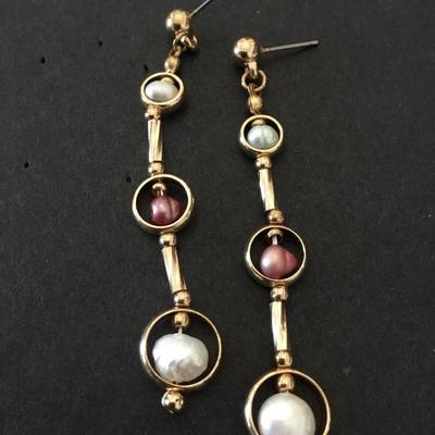 Beautiful, gold tone, genuine pearl earrings