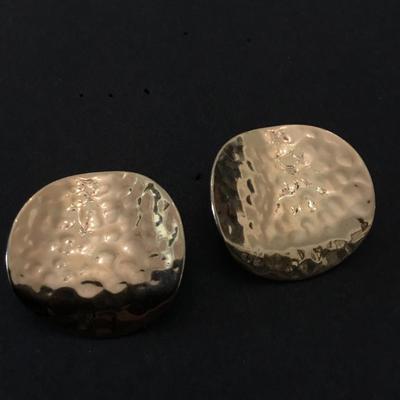 Beautiful very nice gold tone, hammered statement, circular earrings