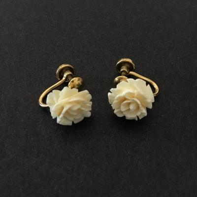 Beautiful vintage celluloid flower & gold filled screw back earrings