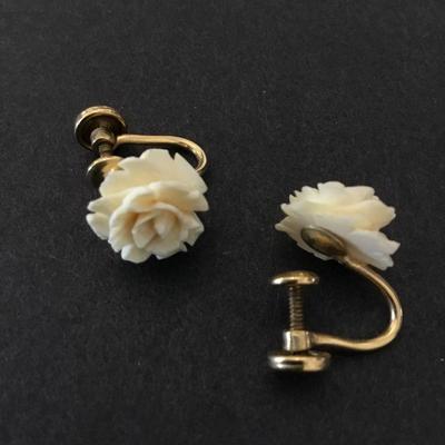 Beautiful vintage celluloid flower & gold filled screw back earrings