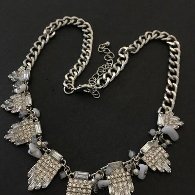 Very nice Silvertone statement necklace, rhinestone