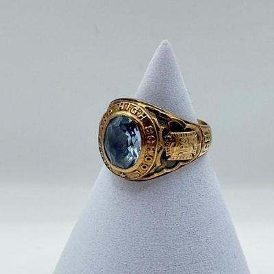 LOT 10: Vintage 10k Gold Vineland High School Class of 1960 Size 6.5 Ring (7.13gtw)