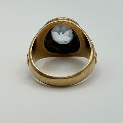 LOT 10: Vintage 10k Gold Vineland High School Class of 1960 Size 6.5 Ring (7.13gtw)
