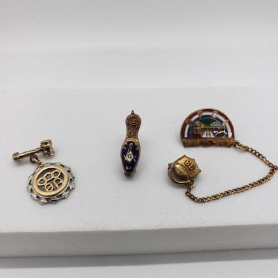 LOT 46: Three lapel Pins; Order of the Rainbow Freemason 10k 4.3gtw