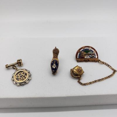 LOT 46: Three lapel Pins; Order of the Rainbow Freemason 10k 4.3gtw