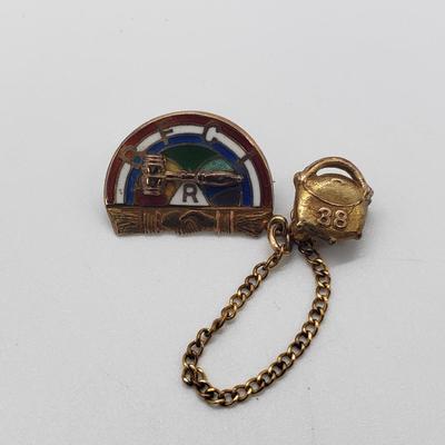 LOT 46: Three lapel Pins; Order of the Rainbow Freemason 10k 4.3gtw