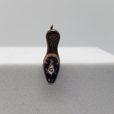LOT 46: Three lapel Pins; Order of the Rainbow Freemason 10k 4.3gtw