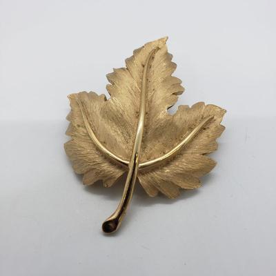 LOT 55: Assorted Brooches; 12k GF Burt Cassell, Crown Trifari, Coro