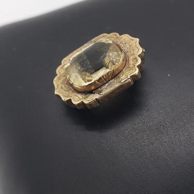 LOT 58: 10k Antique Pin with Gemstone 1.9g