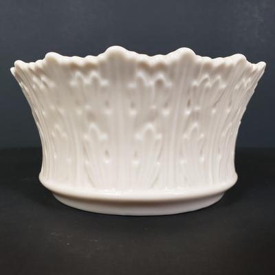 LOT 78: Lenox 24k Gold Decorated, Masterpiece, Special, Made in USA