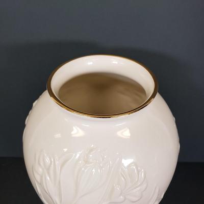 LOT 78: Lenox 24k Gold Decorated, Masterpiece, Special, Made in USA