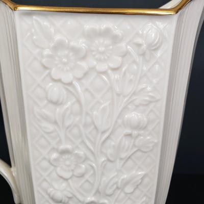 LOT 78: Lenox 24k Gold Decorated, Masterpiece, Special, Made in USA