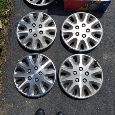 Retro Hubcaps & Car Parts – Buick, Chevy, Ford & More (G-BBL)