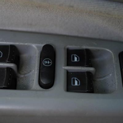 2002 VOLKSWAGEN GOLF HATCHBACK WITH 96,000 MI. - MANUAL