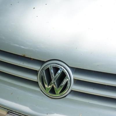 2002 VOLKSWAGEN GOLF HATCHBACK WITH 96,000 MI. - MANUAL
