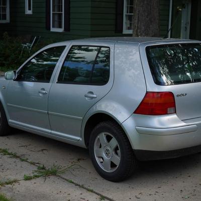 2002 VOLKSWAGEN GOLF HATCHBACK WITH 96,000 MI. - MANUAL