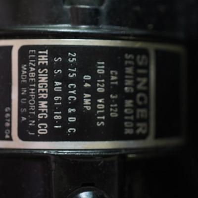 VINTAGE SINGER FEATHERWEIGHT SEWING MACHINE 221 WORKING CONDITION