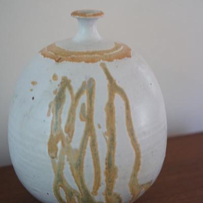 ART POTTERY VASE BY CECIL STRAWN. MID CENTURY 1970'S