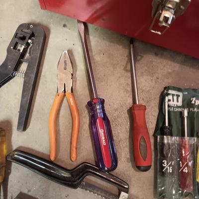 METAL TOOL BOX WITH SHELF AND A VARIETY OF HAND TOOLS