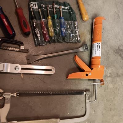 METAL TOOL BOX WITH SHELF AND A VARIETY OF HAND TOOLS