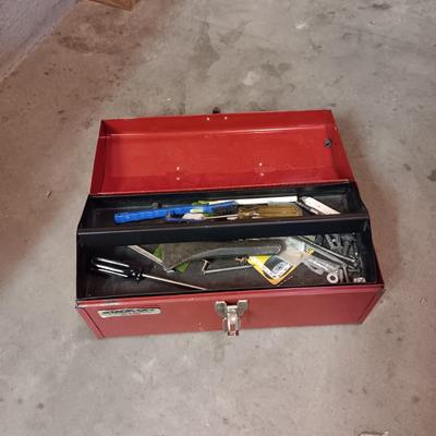 METAL TOOL BOX WITH SHELF AND A VARIETY OF HAND TOOLS