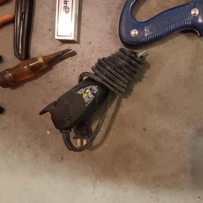 METAL TOOL BOX WITH SHELF AND A VARIETY OF HAND TOOLS