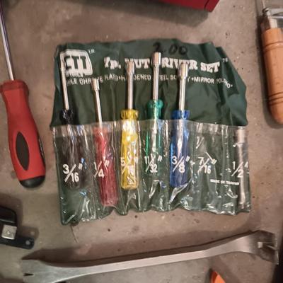 METAL TOOL BOX WITH SHELF AND A VARIETY OF HAND TOOLS