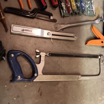 METAL TOOL BOX WITH SHELF AND A VARIETY OF HAND TOOLS
