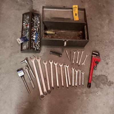 METAL TOOL BOX WITH SHELF AND A SET OF COMBINATION WRENCHES AND MORE