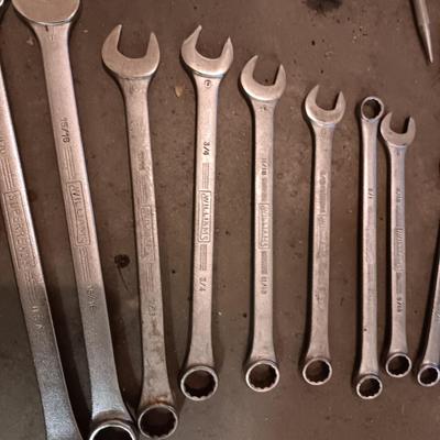 METAL TOOL BOX WITH SHELF AND A SET OF COMBINATION WRENCHES AND MORE