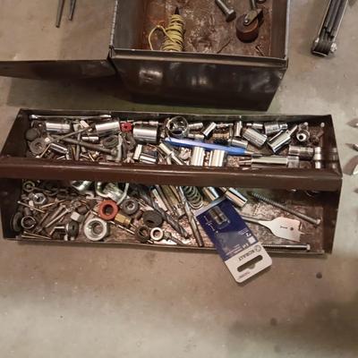 METAL TOOL BOX WITH SHELF AND A SET OF COMBINATION WRENCHES AND MORE