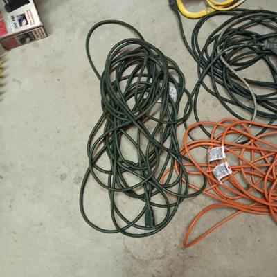 3 EXTENSION CORDS AND A HALOGEN WORK LIGHT