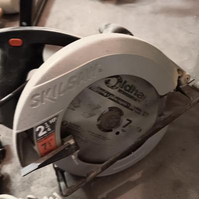TABLE SAW ROLLER, CLAMPS, CIRCULAR SAW, KNEE PADS AND MORE