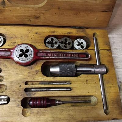 TAP AND DIE SET IN WOODEN BOX, SET OF HAND TOOLS AND A VINTAGE MANUAL DRILL