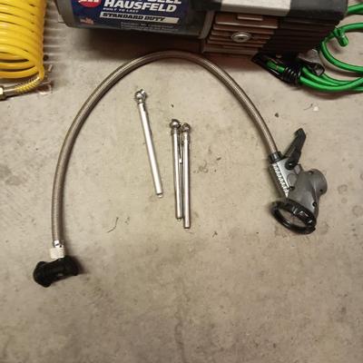 CAMPBELL HAUSFELD COMPRESSOR, GAUGE, TIRE PRESSURE CHECKERS AND BUNGEE CORDS