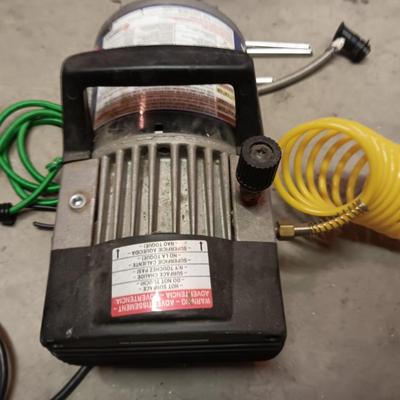 CAMPBELL HAUSFELD COMPRESSOR, GAUGE, TIRE PRESSURE CHECKERS AND BUNGEE CORDS