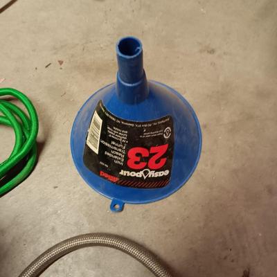 CAMPBELL HAUSFELD COMPRESSOR, GAUGE, TIRE PRESSURE CHECKERS AND BUNGEE CORDS