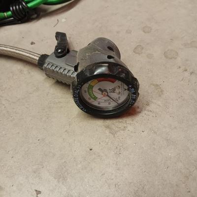 CAMPBELL HAUSFELD COMPRESSOR, GAUGE, TIRE PRESSURE CHECKERS AND BUNGEE CORDS