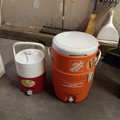 2 BEVERAGE CONTAINERS WITH SPIGOTS