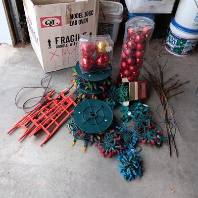 LED CHRISTMAS LIGHTS AND ORNAMENTS
