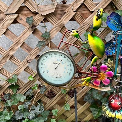 Metal Spiral Wind Twirler & More Colorful Yard Art (BY-RG)