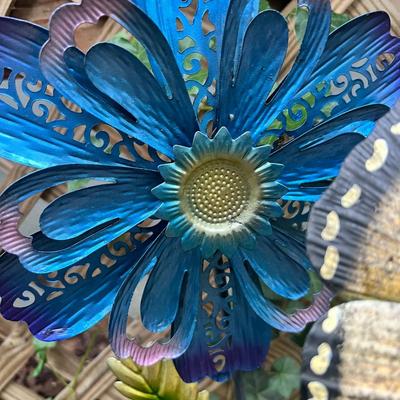 Metal Spiral Wind Twirler & More Colorful Yard Art (BY-RG)