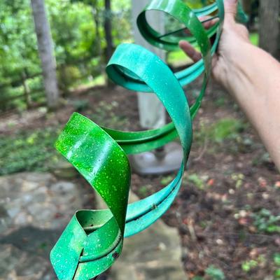 Metal Spiral Wind Twirler & More Colorful Yard Art (BY-RG)