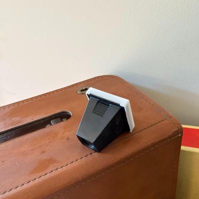 Kodak Slide Carousel Projector Model 860H and Da-Lite Silver Screen (G)