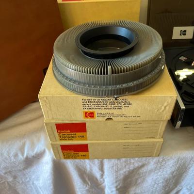 Kodak Slide Carousel Projector Model 860H and Da-Lite Silver Screen (G)