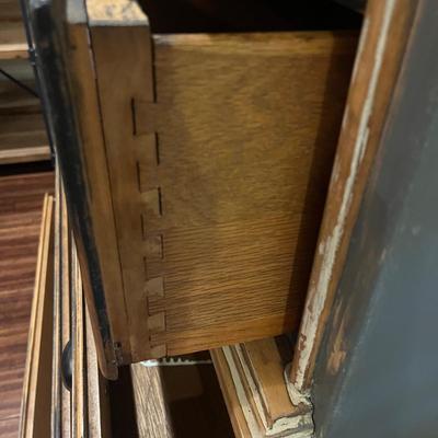Cherokee Furniture Co. Multicolor Six Drawer Chest of Drawers (BLR-MG)